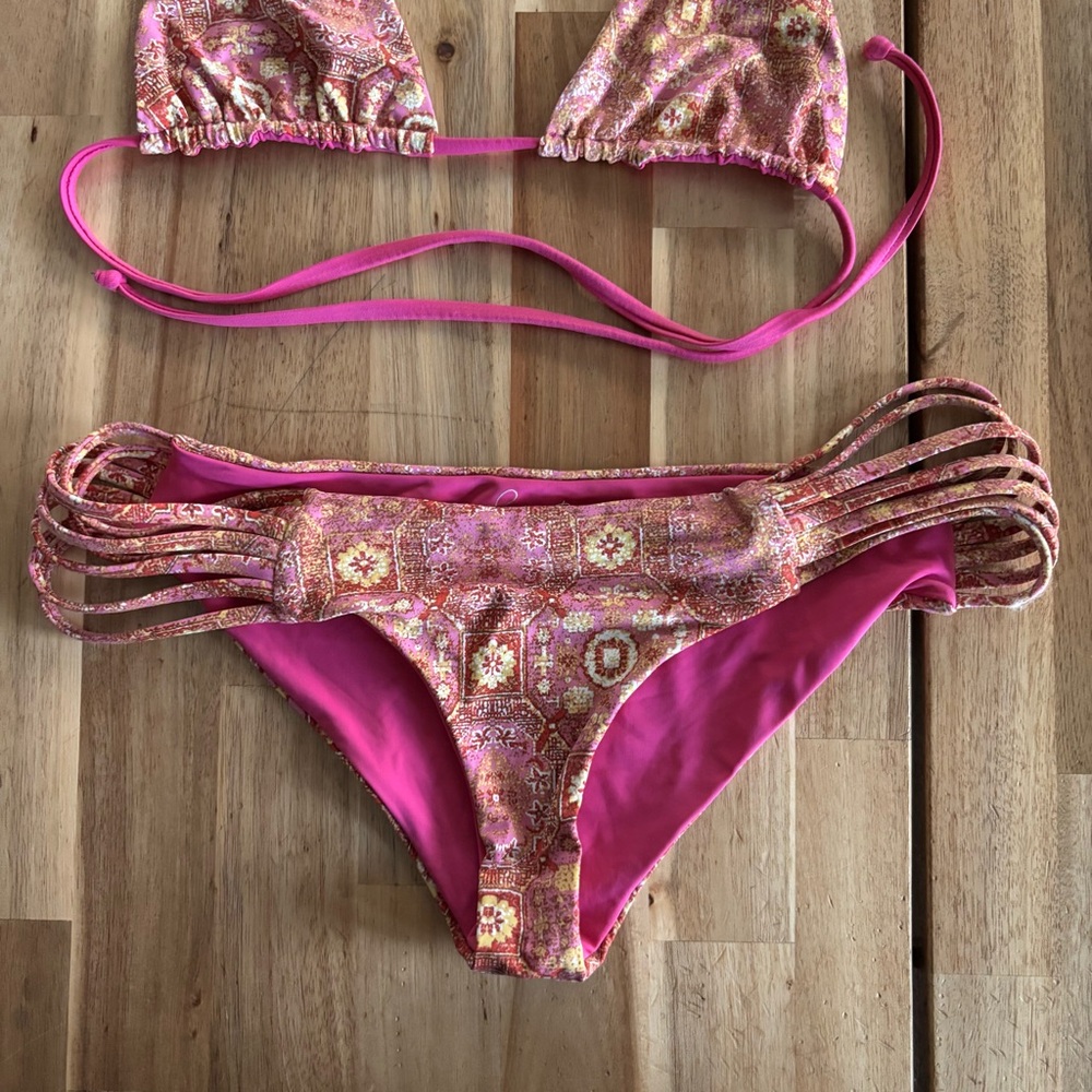 Frankie’s Bikinis Set - Picture 4 of 11